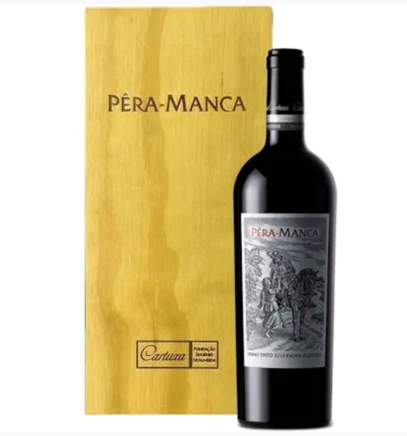 Garrafa de vinho tinto Pêra-Manca com caixa de madeira clara PÊRA-MANCA