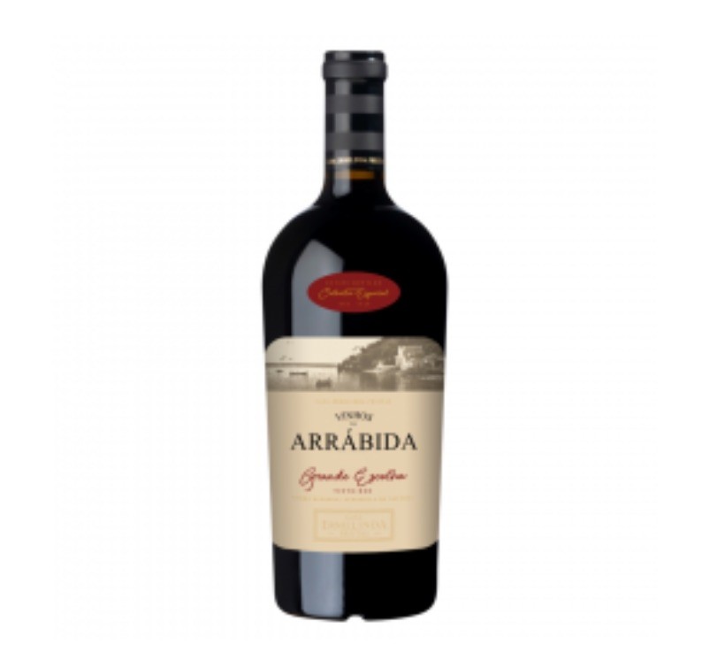 Garrafa de vinho tinto Arrábida com rótulo creme e vermelho