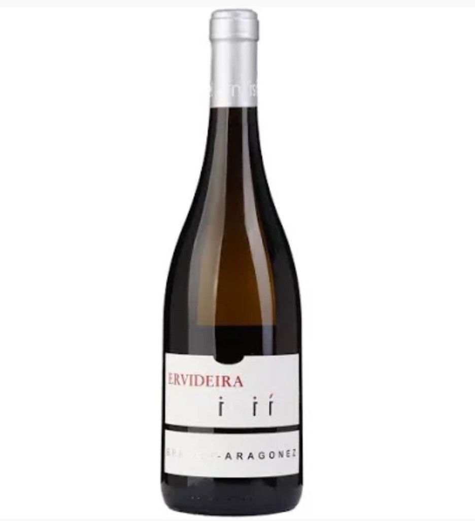 Garrafão de vinho tinto com rótulo branco e tampa prata