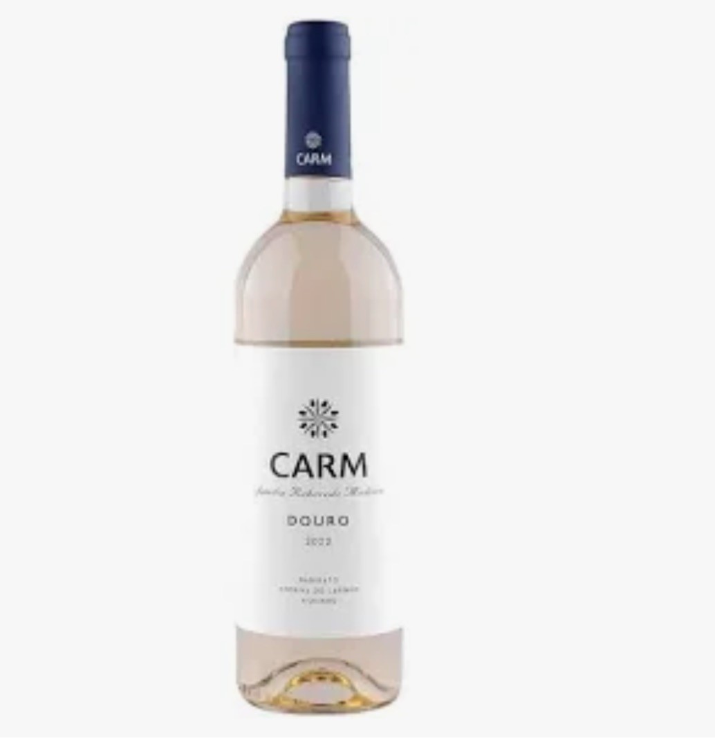 Garrafa de vinho rosé com rótulo branco e tampa azul