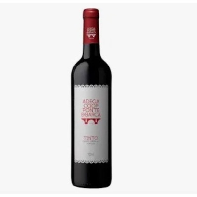 Garrafa de vinho tinto Adega Coop Ponte de Barca com rótulo branco e texto vermelho