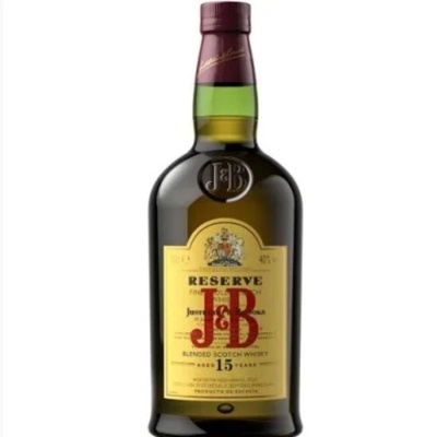 Garrafa de whisky J&B Reserve com rótulo amarelo e texto em vermelho e preto