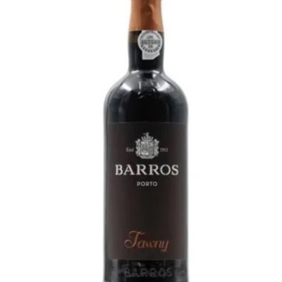 Garrafa de vinho do Porto Barros Tawny com rótulo preto e tampa castanha