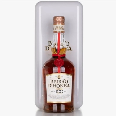 Garrafa de licor Beirão D'Honra 100 anos numa embalagem branca