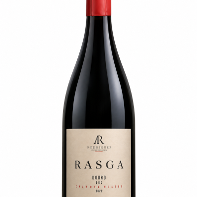Garrafa de vinho tinto Rasga Douro 2022 com rótulo creme e cápsula vermelha
