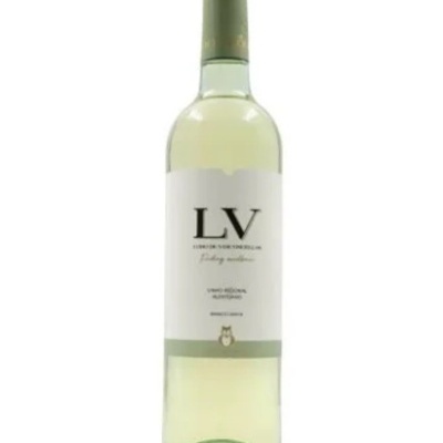 Garrafa de vinho branco com rótulo branco e verde com texto e imagem de coruja