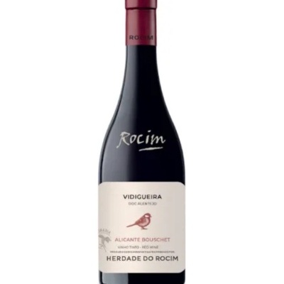 Garrafa de vinho tinto Rocim com rótulo branco e desenho de pássaro