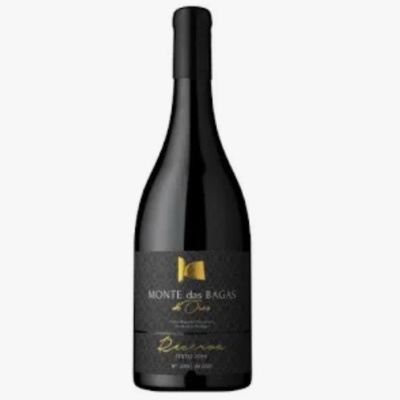 Garrafa de vinho Monte das Bagas Reserva 2019 com rótulo preto e dourado