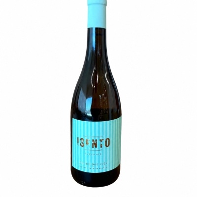 Garrafa de vinho branco com rótulo azul claro com texto e tampa azul claro