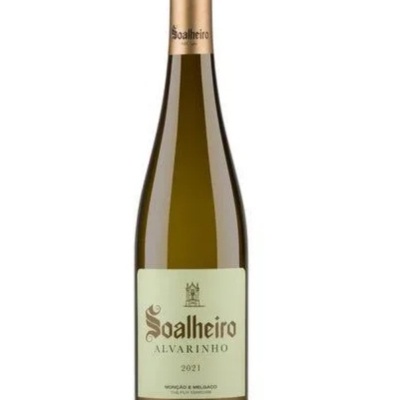 Garrafa de vinho branco Soalheiro Alvarinho 2021 com rótulo e tampa dourada