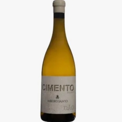 Garrafa de vinho branco CIMENTO com rótulo branco e texto legível