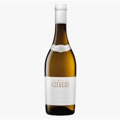 Garrafa de vinho branco Quinta de Azevedo com rótulo branco e texto dourado