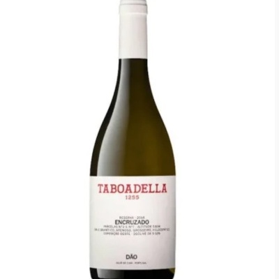 Garrafa de vinho branco Taboa Della Encruzado com rótulo branco e texto em vermelho e preto