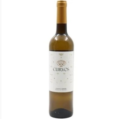 Garrafa de vinho branco com rótulo branco e tampa dourada