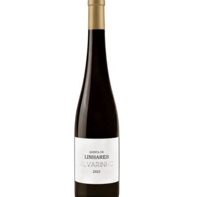 Garrafa de vinho Quinta de Linhares Alvarinho 2025 com rótulo branco e tampa dourada.