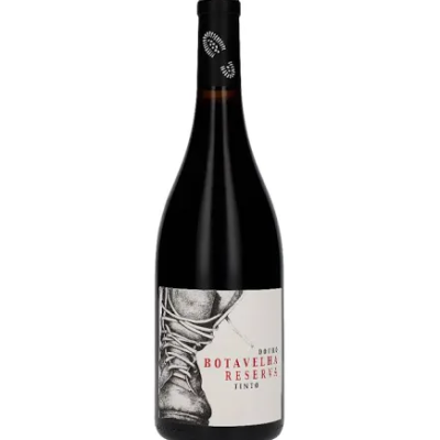 Garrafa de vinho tinto Botavelha Reserva com rótulo branco e ilustração de bota.
