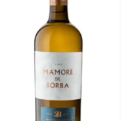 Garrafa de vinho branco Mamoré de Borba 2018 com rótulo branco e azul