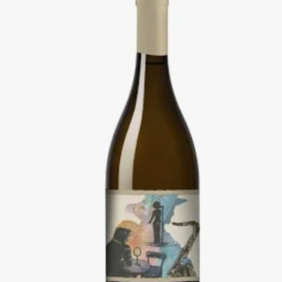 Garrafa de vinho com rótulo colorido e rolha bege