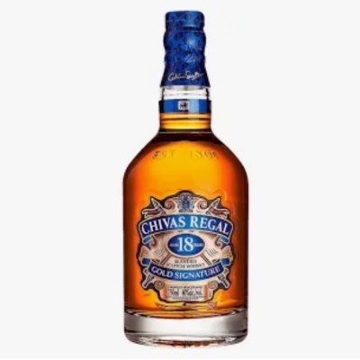 Garrafa de uísque Chivas Regal 18 anos em fundo branco
