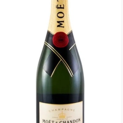 Garrafa de champanhe Moët & Chandon Impérial Brut com cápsula dourada