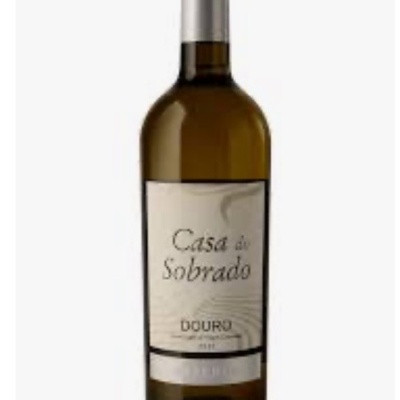 Garrafa de vinho branco Casa do Sobrado Douro com rótulo branco e tampa prateada