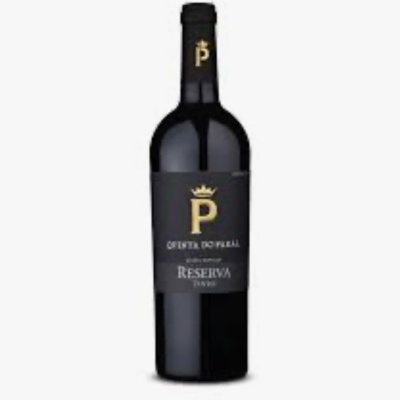 Garrafa de vinho tinto com rótulo preto e texto QUINTA DO PIERAL RESERVA TINTO