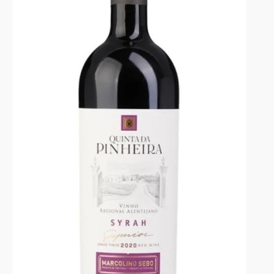 Garrafa de vinho tinto Quinta da Pinheira Syrah Superior 2020 com rótulo branco