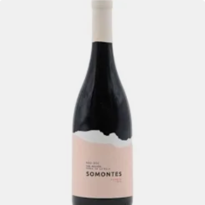 Garrafas de vinho tinto SOMONTES com rótulo rosa claro e tampa branca