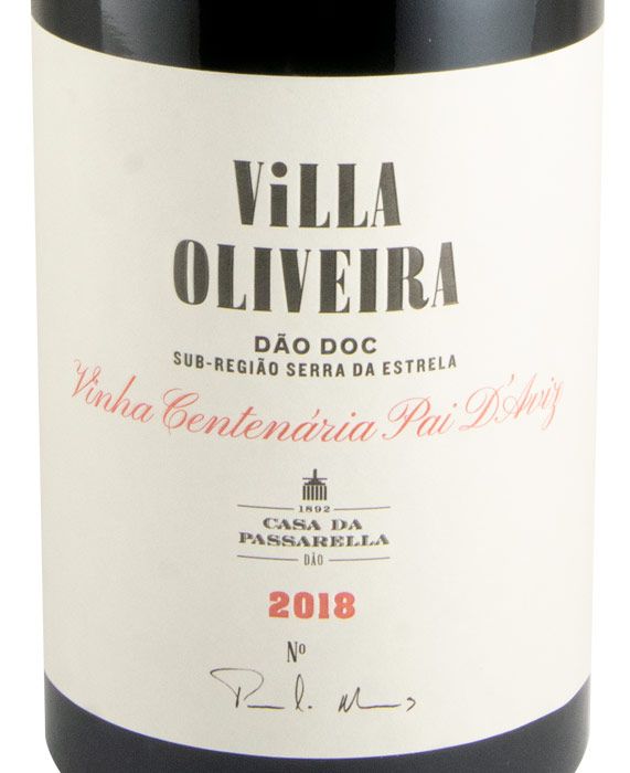 Casa da Passarella Villa Oliveira Pai D'Aviz Tinto 2018 Rótulo de vinho Villa Oliveira com texto e data 2018