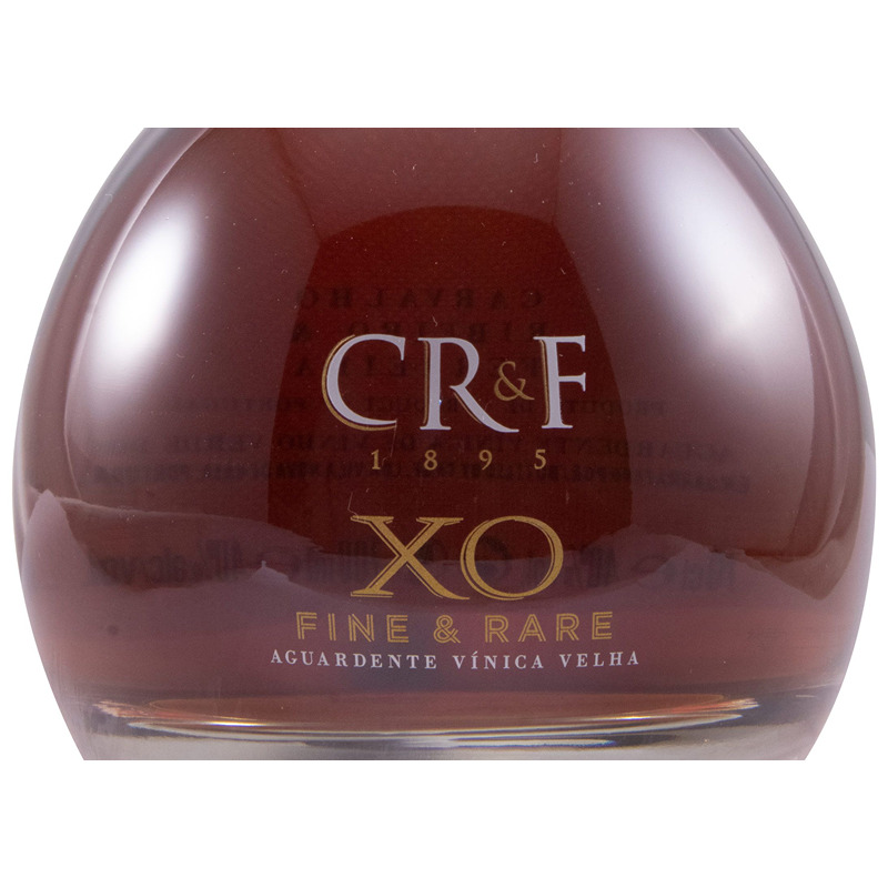 Aguardente Vínica CRF XO Fine & Rare Garrafa de aguardente CR&F XO Fine & Rare com líquido castanho-âmbar