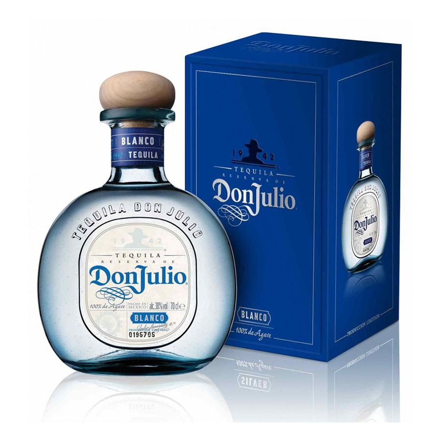 Tequila Don Julio Blanco Garrafa de tequila Don Julio Blanco com caixa azul