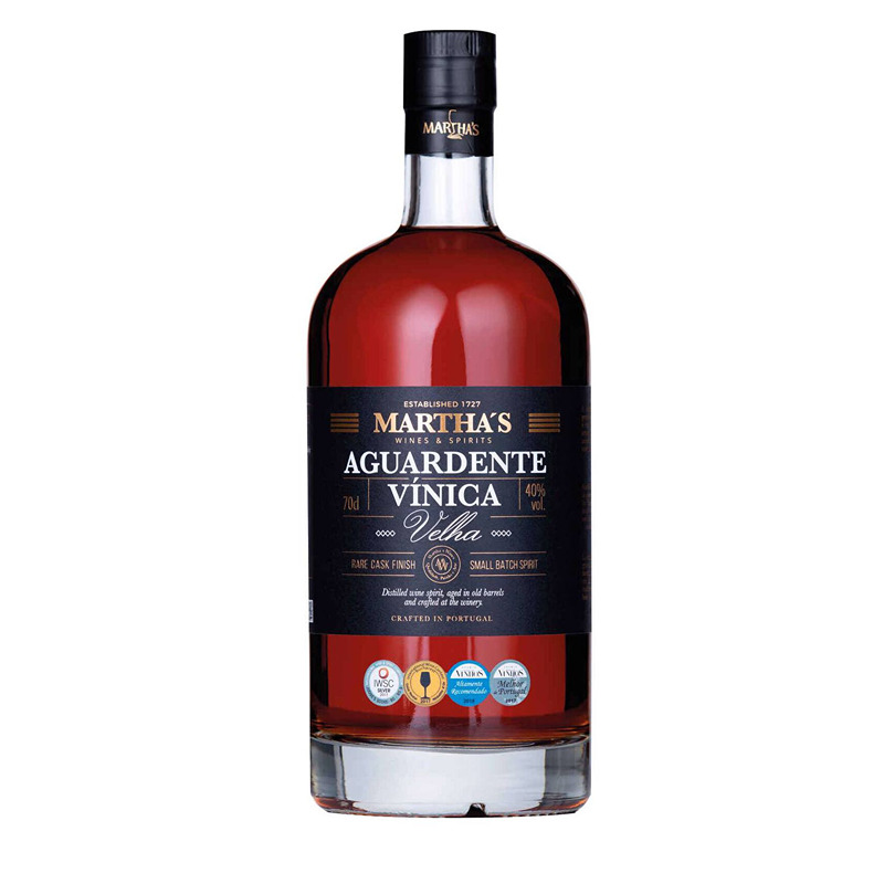 Martha’s Aguardente Vínica Velha Garrafa de aguardente com rótulo preto e texto branco e dourado