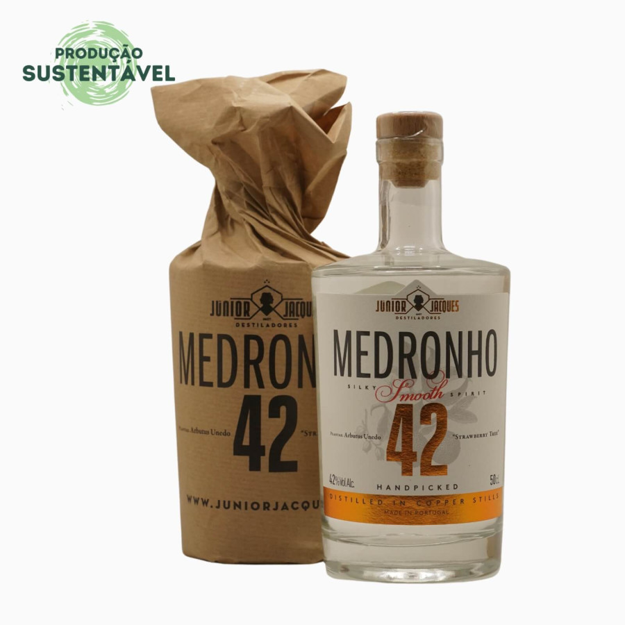 Medronho Júnior Jacques Smooth 42 Garrafa de Medronho 42 com embalagem de papel castanho e selo de produção sustentável