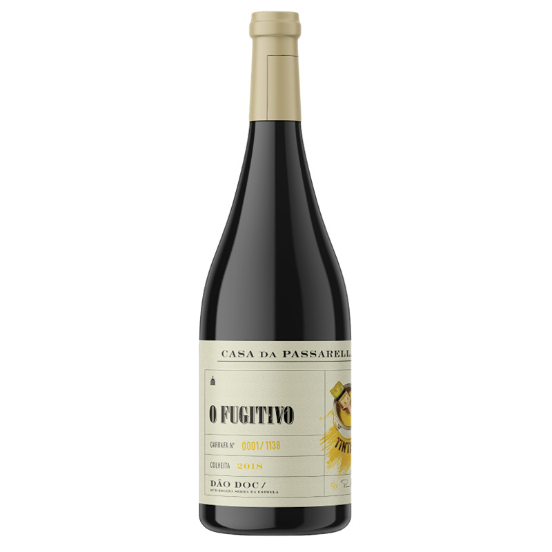 Casa da Passarella O Fugitivo Tinta Amarela Tinto 2018 Garrafa de vinho tinto Casa da Passarella O Fugitivo com rótulo creme e detalhes em preto e dourado