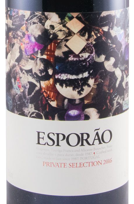 Esporão Private Selection Tinto 2016 Magnum 1.5Lt Garrafa de vinho Esporão Private Selection 2016 com rótulo colorido e branco
