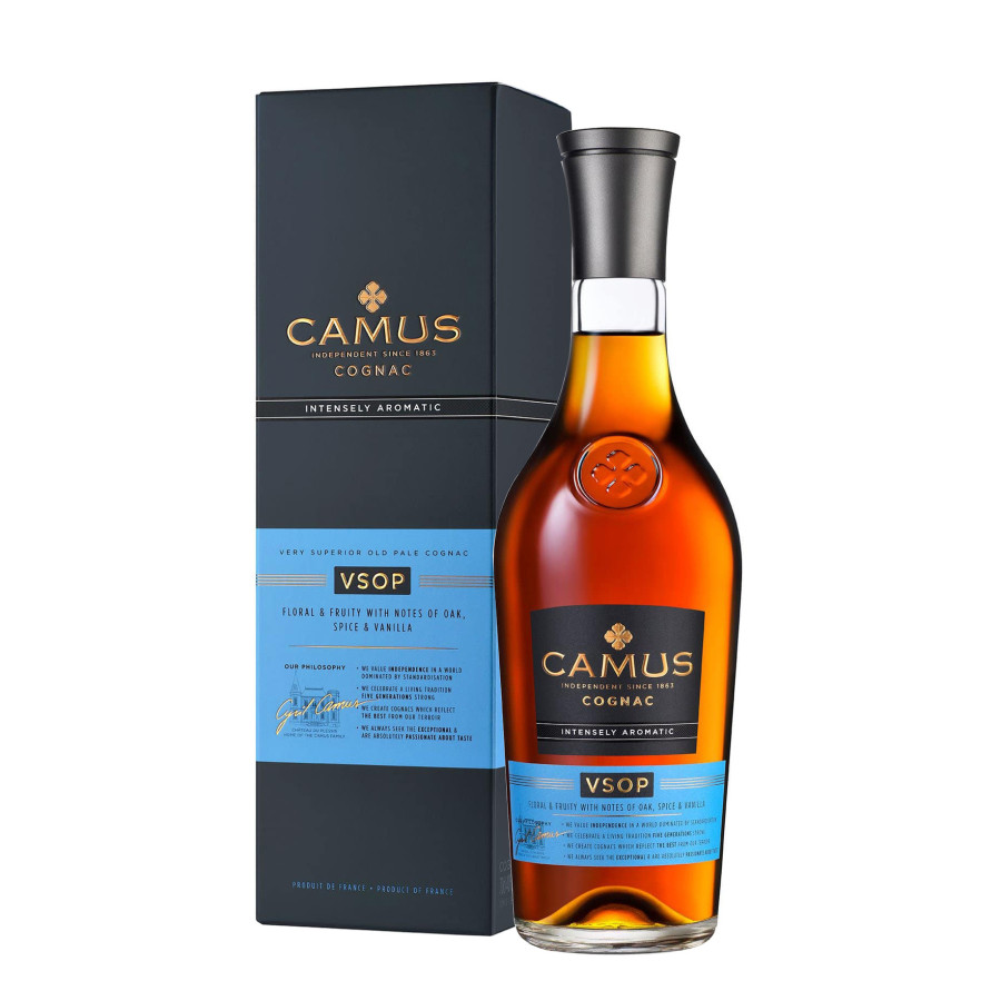 Cognac Camus Intensely Aromatic VSOP Garrafa de conhaque Camus VSOP com embalagem preta e rótulo azul