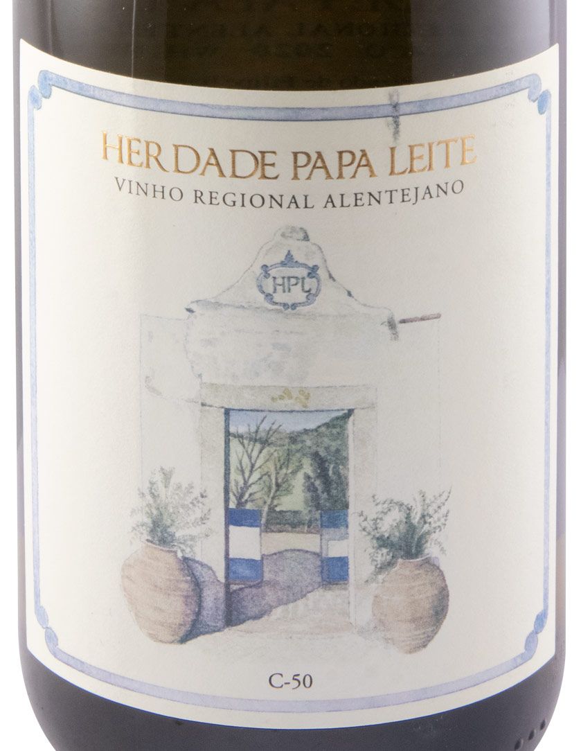 Herdade Papa Leite C50 Branco 2024 Rótulo de vinho Herdade Papa Leite com ilustração de portal e vasos