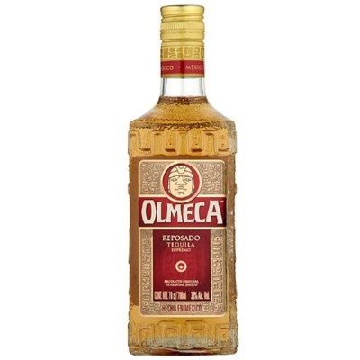 Tequila Olmeca Reposado Garrafa de tequila Olmeca Reposado com rótulo vermelho e bege e tampa dourada