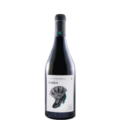 Casa da Passarella Abanico Reserva Branco 2022 Garrafa de vinho tinto com rótulo branco e imagem de sapato preto estilizado