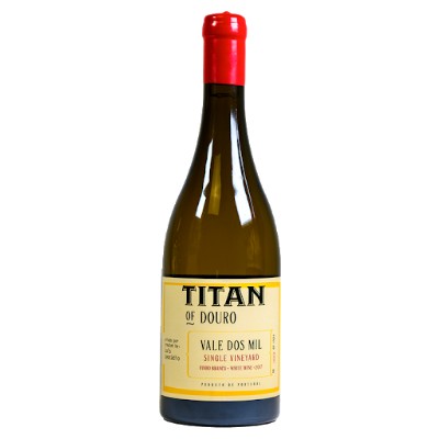 Titan of Douro Vale dos Mil Branco 2021 Garrafa de vinho branco Titan of Douro com rótulo claro e rolha vermelha