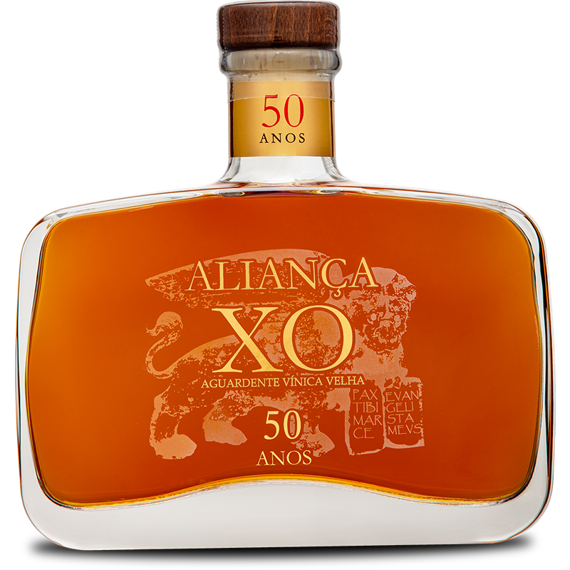 Aguardente Aliança XO 50 anos Garrafa de aguardente Aliança XO 50 Anos com rolha de madeira