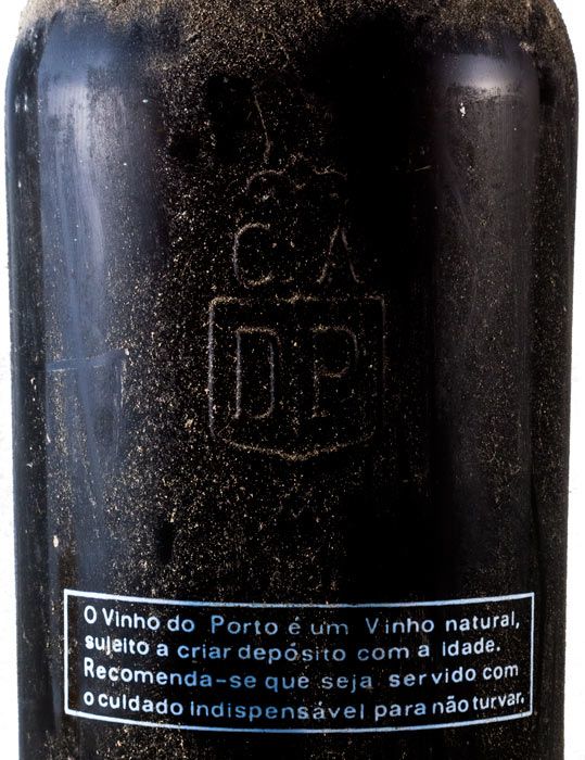 Porto Real Companhia Velha Colheita 1973 (garrafa pirogravada) Garrafa de Vinho do Porto com rótulo informativo em português.