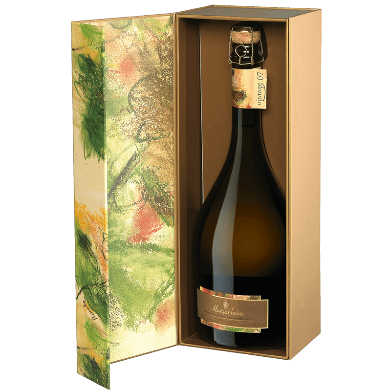Espumante Murganheira Vintage Pinot 2015 Com Caixa Garrafa de vinho em caixa decorada com padrões naturais