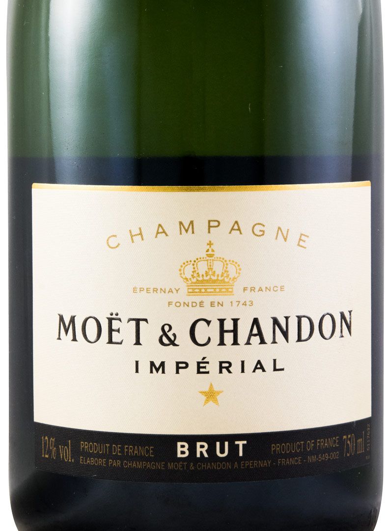Champagne Moët & Chandon Brut Imperial Garrafa de champanhe Moët & Chandon Impérial com rótulo branco e detalhes dourados