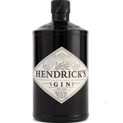 Garrafa preta fosca de gin Hendrick's com etiqueta branca losangular