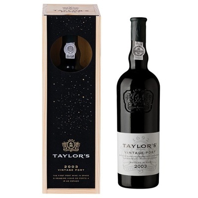 Garrafa e caixa de vinho do Porto Taylor's Vintage Port 2003