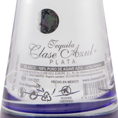 Rótulo da garrafa de tequila Clase Azul Plata com texto e logótipos de certificação