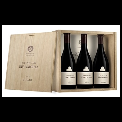 Caixa de madeira com três garrafas de vinho tinto Quintã de Ervamoira Douro