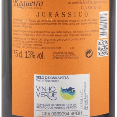 Rótulo laranja de vinho Regueiro Jurássico Vinho Verde com selo de garantia
