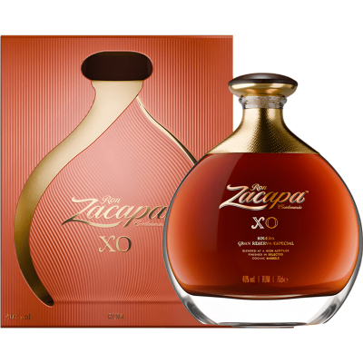 Garrafa de Rum Zacapa XO âmbar com embalagem laranja